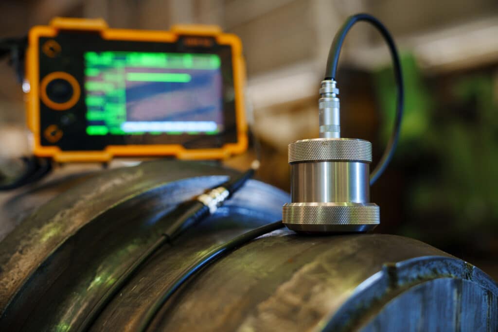 UT, Ultrasonic test to detect imperfection or defect in steel roller in the factory, NDT Inspection.