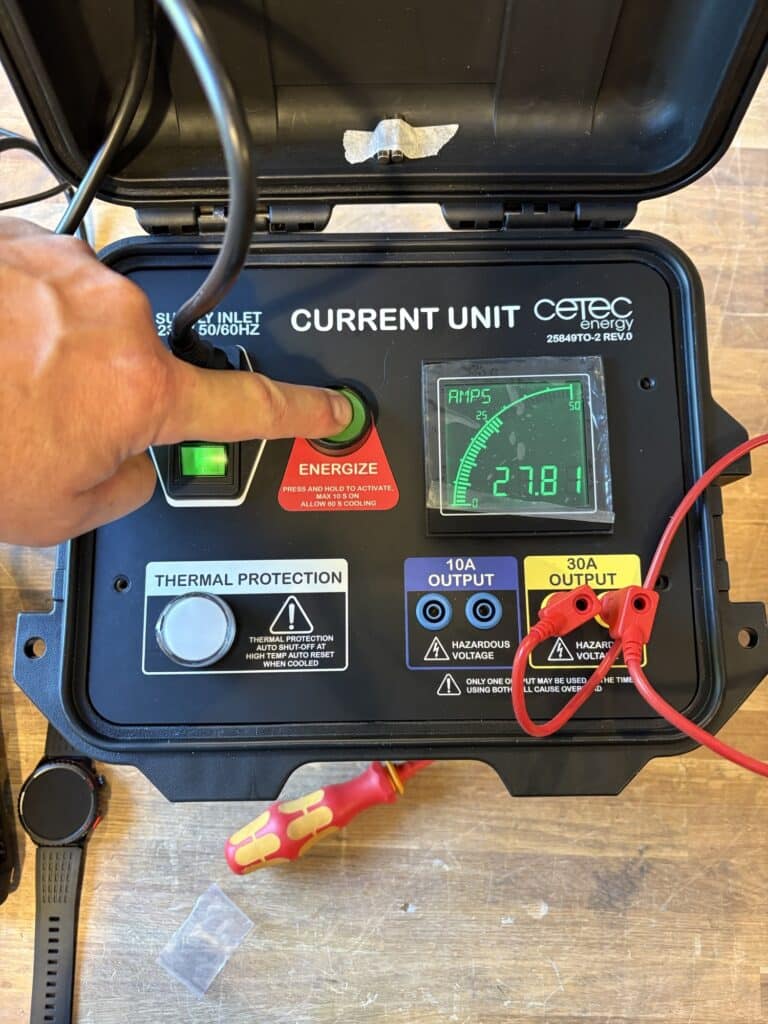Current Unit test box for simulating current during low-voltage switchboard drawer testing